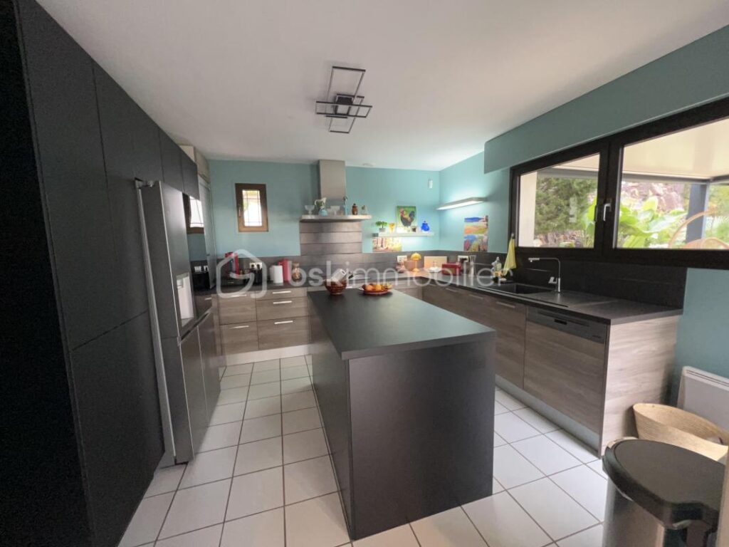 🌊 Villa d’Exception avec Vue Mer à Agay – 260 m² habitables | 1370 m² de terrain 🌴 – 8 pièces – 5 chambres – 260 m²