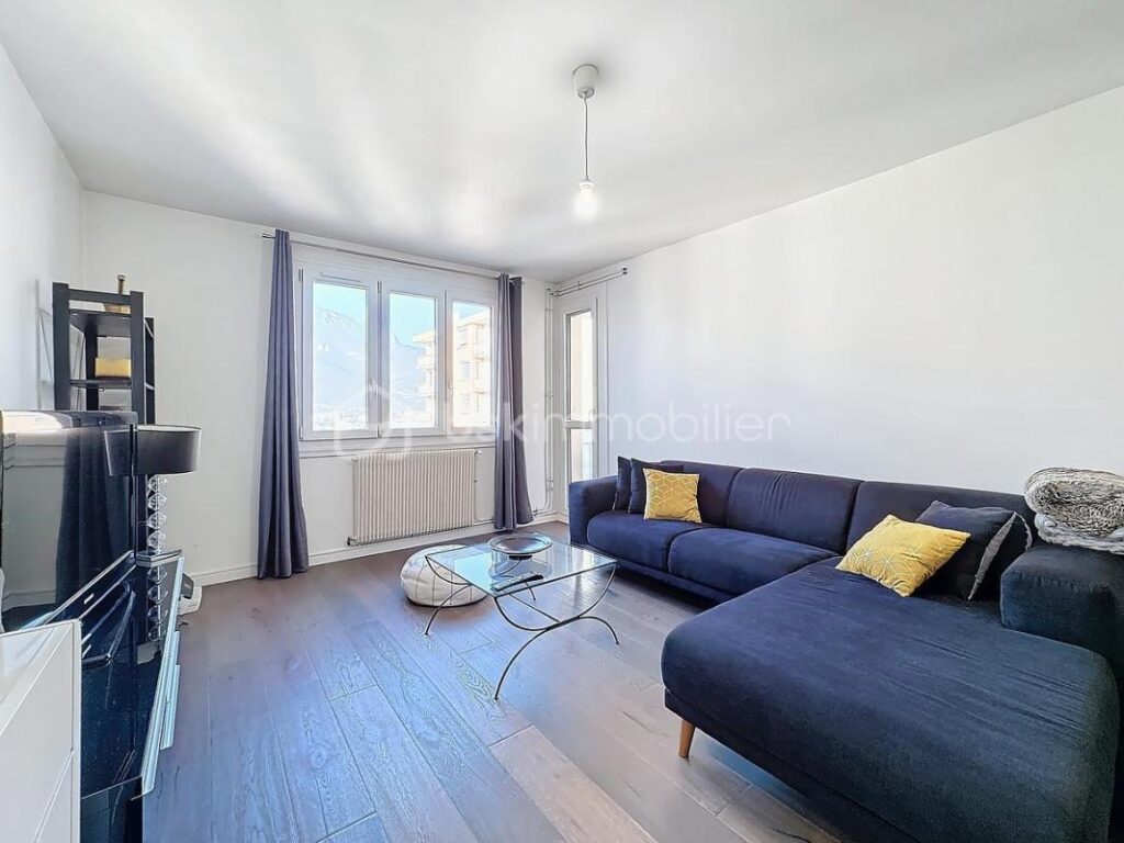 T4 de 83 m² avec balcon –12ème étage sur 14 étages – vue dégagée sans vis-à-vis – 4 pièces – 3 chambres – 83 m²