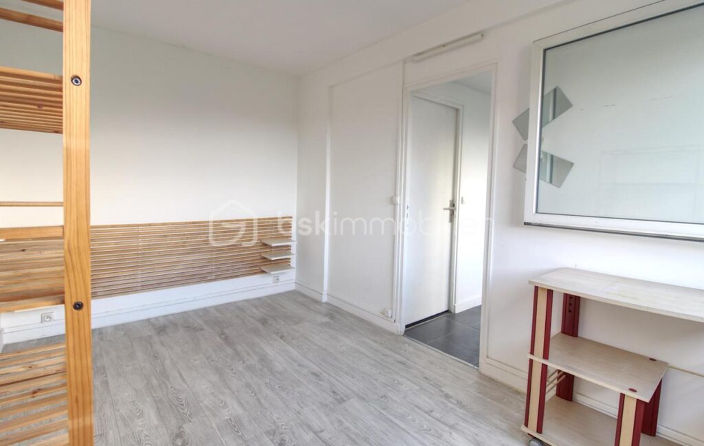 APPARTEMENT F2 – 1 chambre avec balcon et vue sur forêt – 2 pièces – 1 chambre – 36 m²