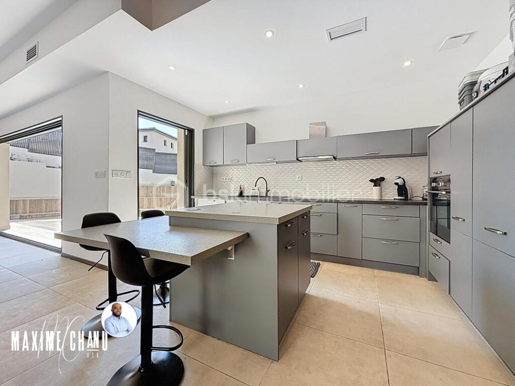 Maison contemporaine 5 pièces avec piscine et garage à BELARGA – 5 pièces – 4 chambres – 142 m²