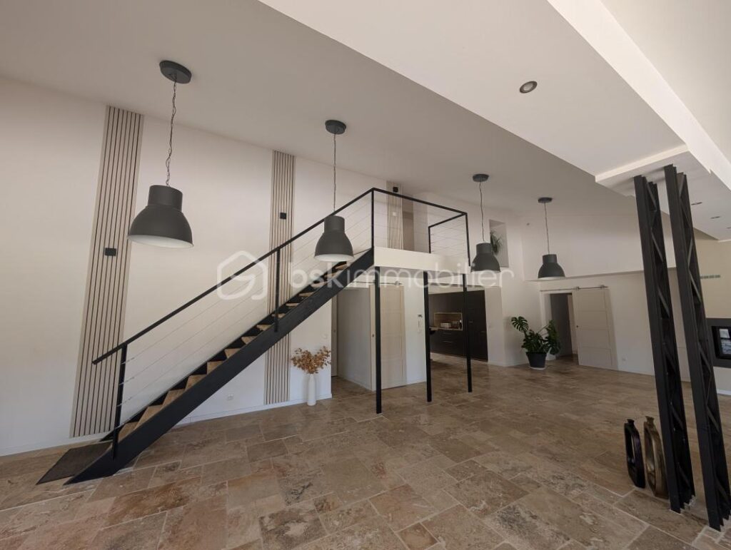 MAISON RENOVEE « ESPRIT LOFT » de 302m2 – 4 CH dont 1 suite parentale – 8 pièces – 4 chambres – 302 m²