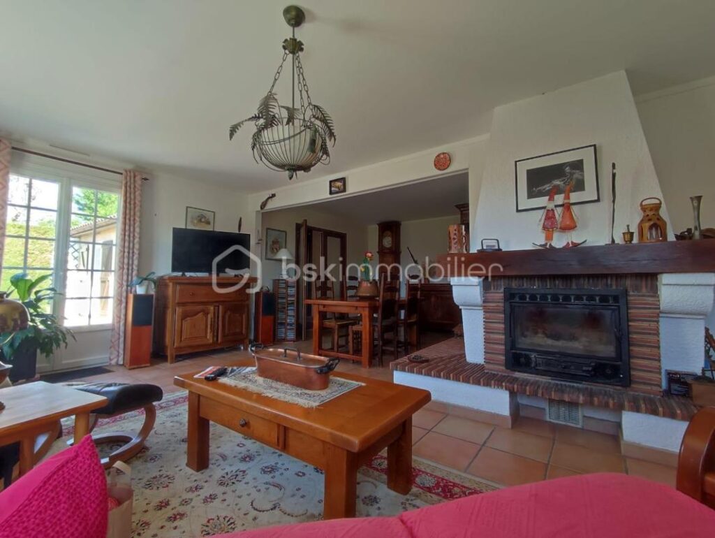 Rabastens – maison plain pied avec piscine – a deux pas du centre ville – 6 pièces – 4 chambres – 148 m²