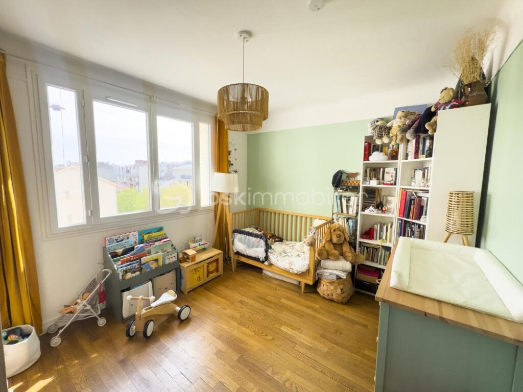 🏡 3 PIÈCES LUMINEUX & TRAVERSANT – ÉTAGE ÉLEVÉ AVEC BALCON – CHARENTON-LE-PONT – 3 pièces – 2 chambres – 50 m²
