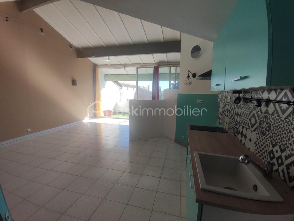 Appartement T3 de 68m² – Balcon avec vue dégagée – Cour privée – 3 pièces – 2 chambres – 68 m²