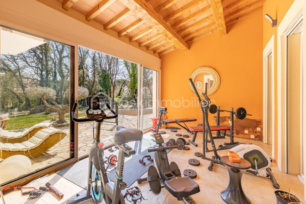 Propriété d’exception 337 m² – 5 dépendances – Revenus locatifs – DPE A – 9 pièces – 8 chambres – 337 m²