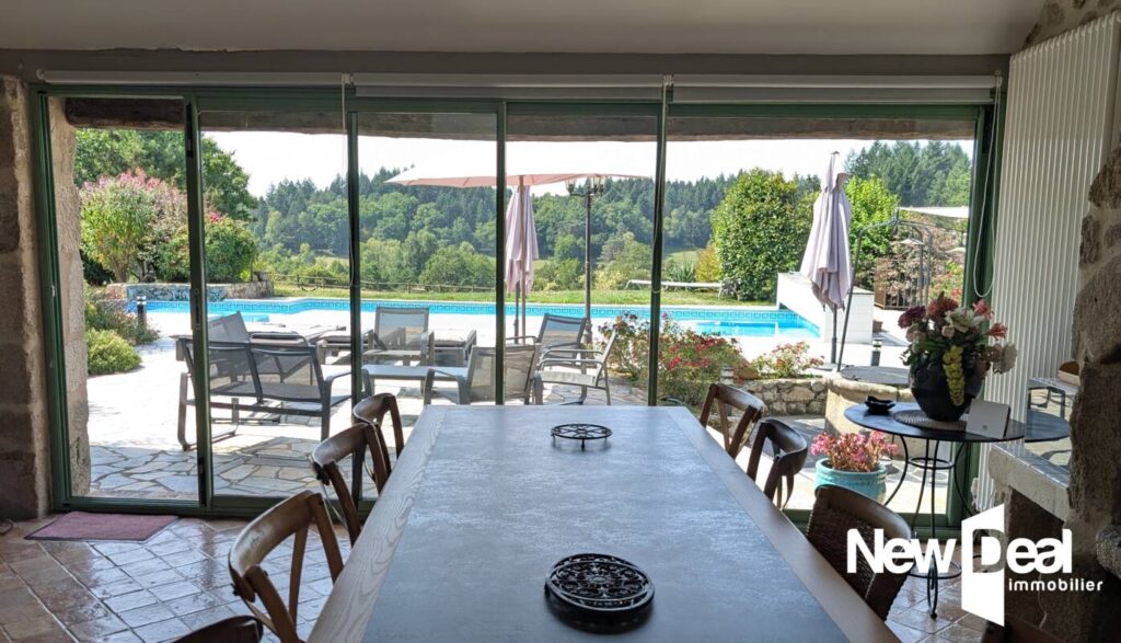 Propriété de charme en pierre – 290 m² – vue dominante – cadre d’exception – 10 pièces – 4 chambres – 230 m²