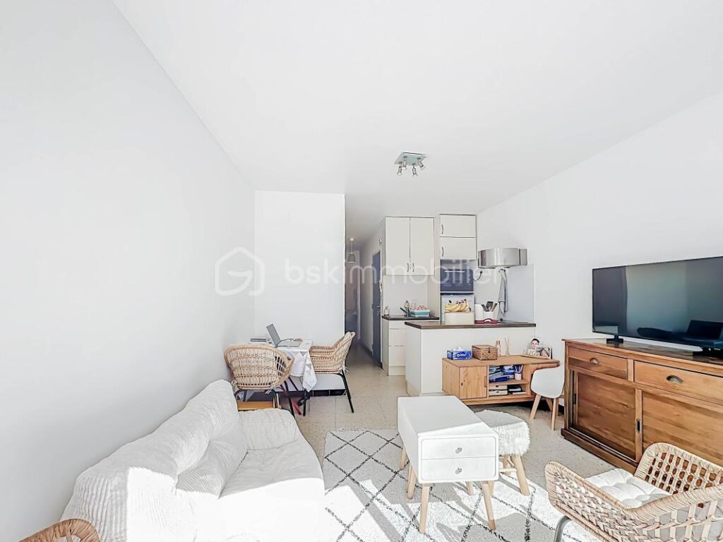 Appartement 3 pièces avec vue canal, balcon, parking et cave – Palavas-les-Flots, centre-ville – 3 pièces – 2 chambres – 42 m²