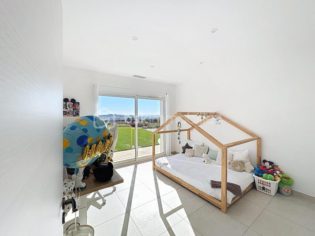 Propriété d’exception avec vue panoramique – 5 pièces – 3 chambres – 173 m²