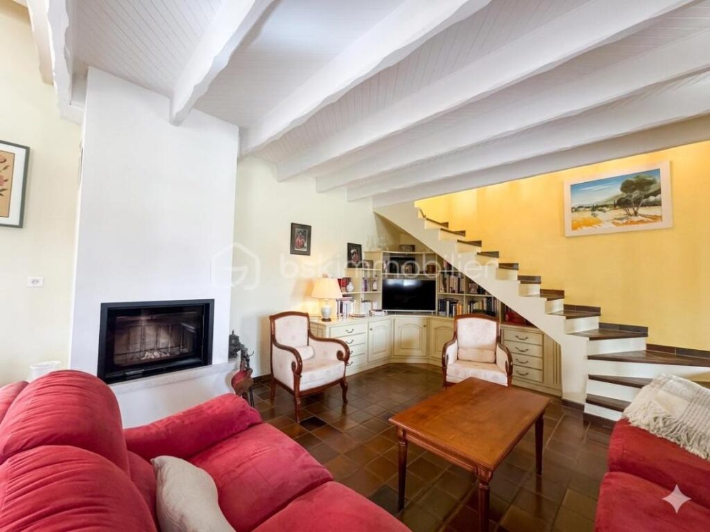 Propriété d’exception 5 chambres piscine terrain de 6800 m2 – 6 pièces – 5 chambres – 174 m²