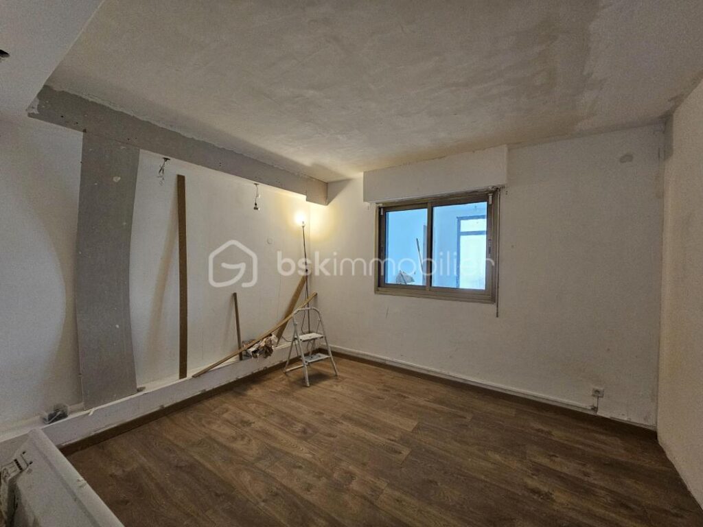 Champigny-sur-Marne (Coteaux) : Un potentiel brut avec vue sur la Tour Eiffel – 4 pièces – 3 chambres – 76 m²