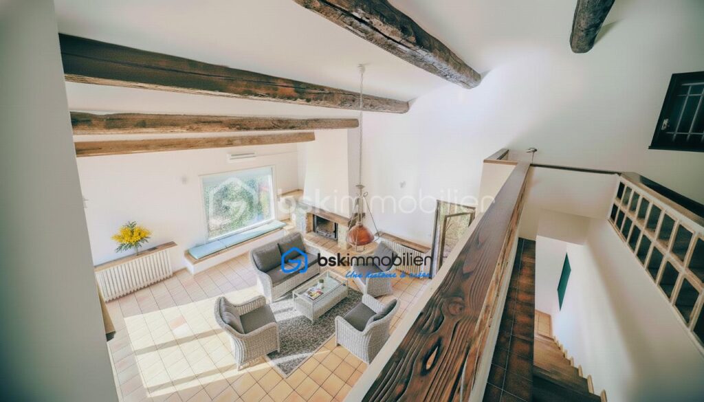 Exceptionnel ! Rare sur le secteur. Villa au cœur des Alpilles, jardin, piscine, terrain clôturé – 5 pièces – 4 chambres – 148 m²