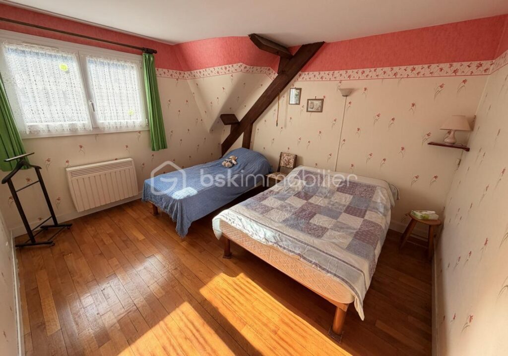 Maison avec garage – autonomie de plain pied et sous sol complet – 8 pièces – 6 chambres – 170 m²