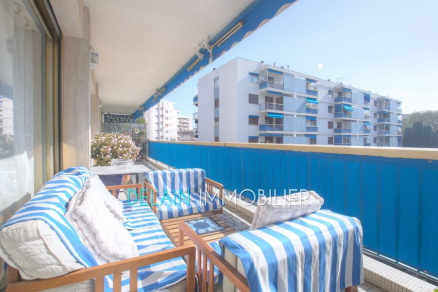 Appartement à vendre à Cagnes-sur-mer — Vue sur la ville — photo 1