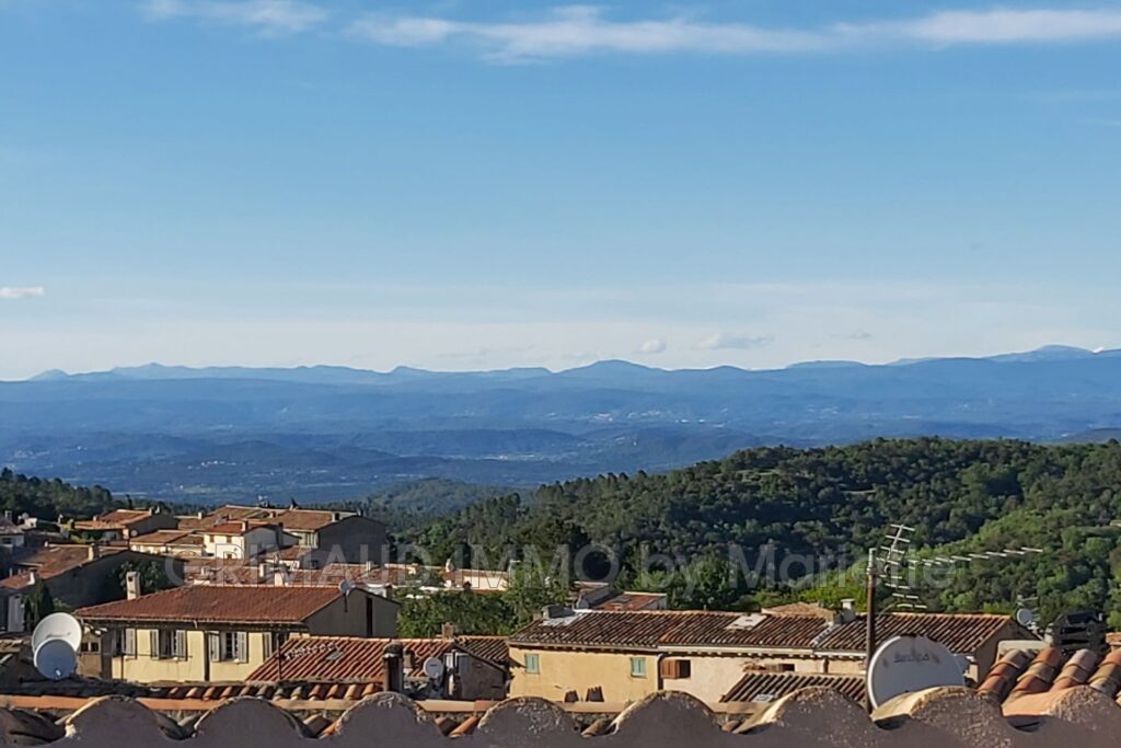 belle maison de village avec terrasse sur le toit, garage et c – 6 pièces – 3 chambres – 160.00 m²