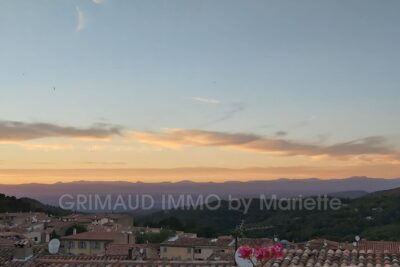 belle maison de village avec terrasse sur le toit, garage et c – 6 pièces – 3 chambres – 160.00 m²