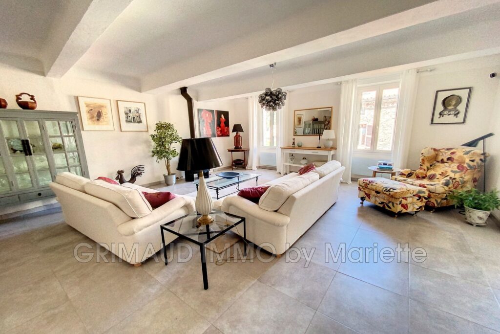 belle maison de village avec terrasse sur le toit, garage et c – 6 pièces – 3 chambres – 160.00 m²