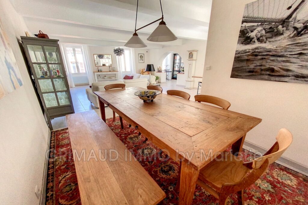 belle maison de village avec terrasse sur le toit, garage et c – 6 pièces – 3 chambres – 160.00 m²