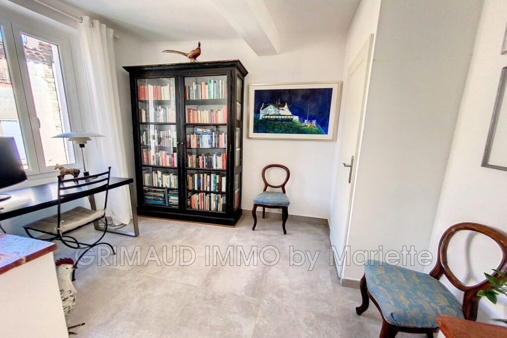 belle maison de village avec terrasse sur le toit, garage et c – 6 pièces – 3 chambres – 160.00 m²