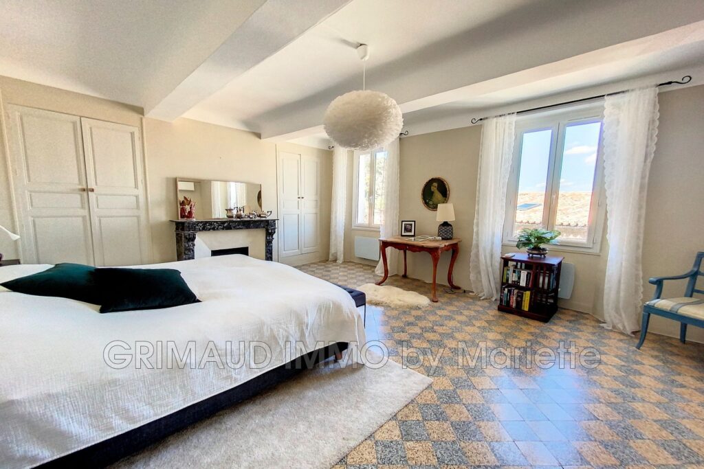 belle maison de village avec terrasse sur le toit, garage et c – 6 pièces – 3 chambres – 160.00 m²