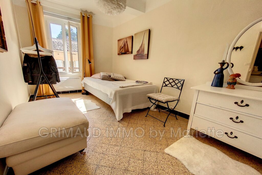 belle maison de village avec terrasse sur le toit, garage et c – 6 pièces – 3 chambres – 160.00 m²