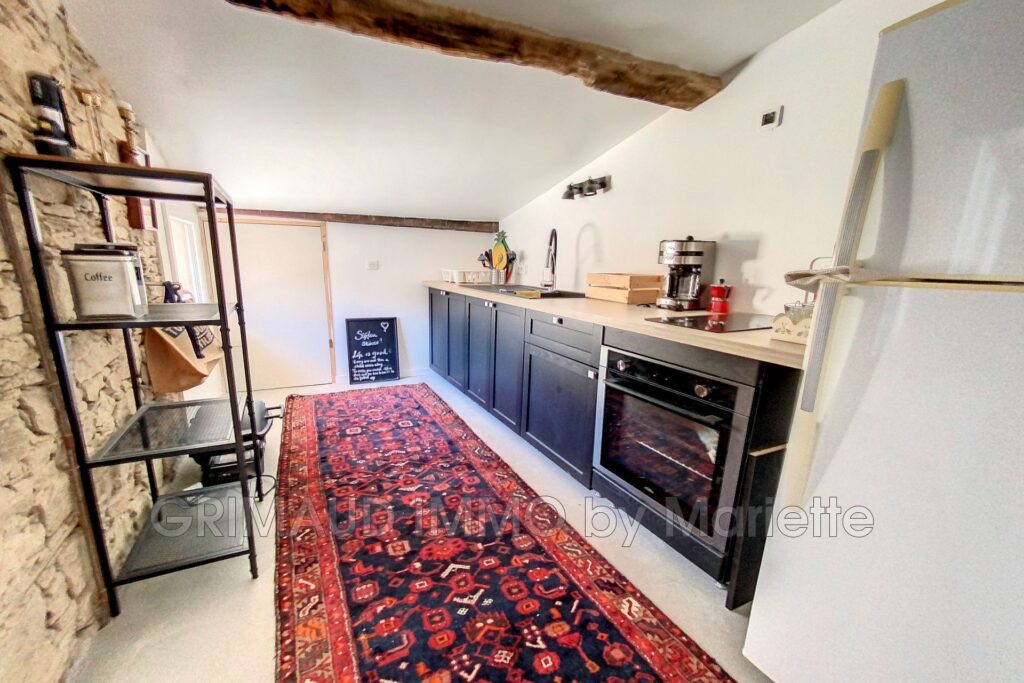 belle maison de village avec terrasse sur le toit, garage et c – 6 pièces – 3 chambres – 160.00 m²