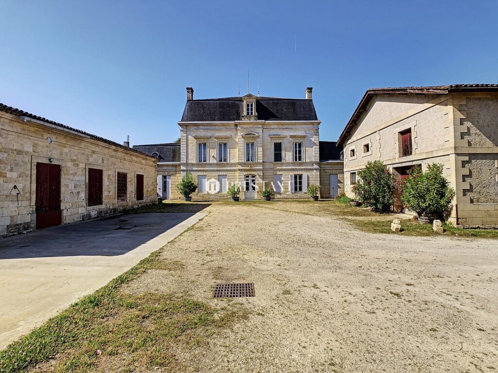 Propriété viticole – NR pièces – 9 chambres – 780 m²