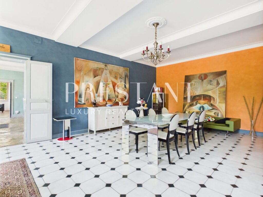 Maison – 11 pièces – 7 chambres – 518 m²