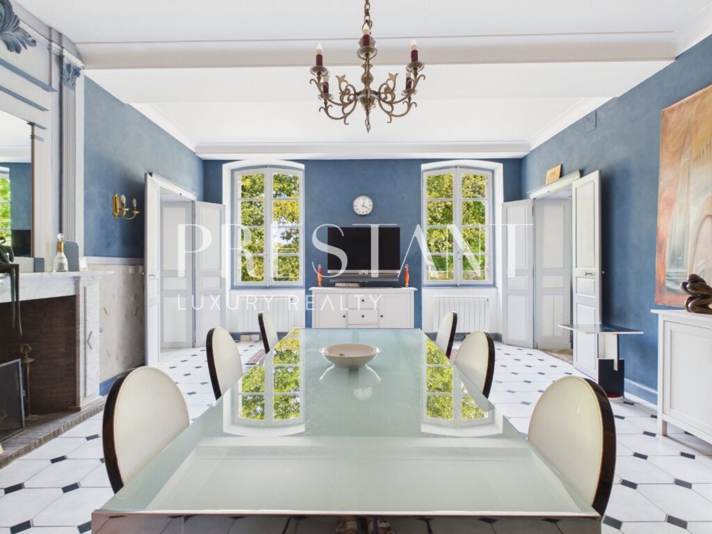 Maison – 11 pièces – 7 chambres – 518 m²