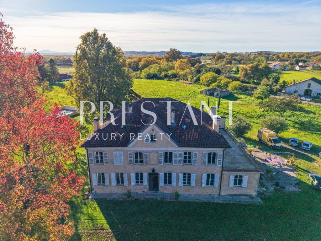 Maison – 11 pièces – 7 chambres – 518 m²