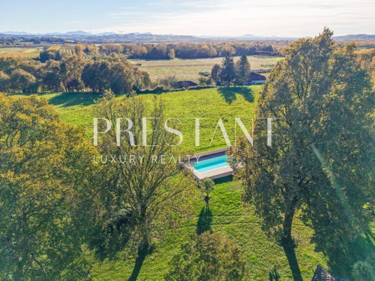 Maison – 11 pièces – 7 chambres – 518 m²