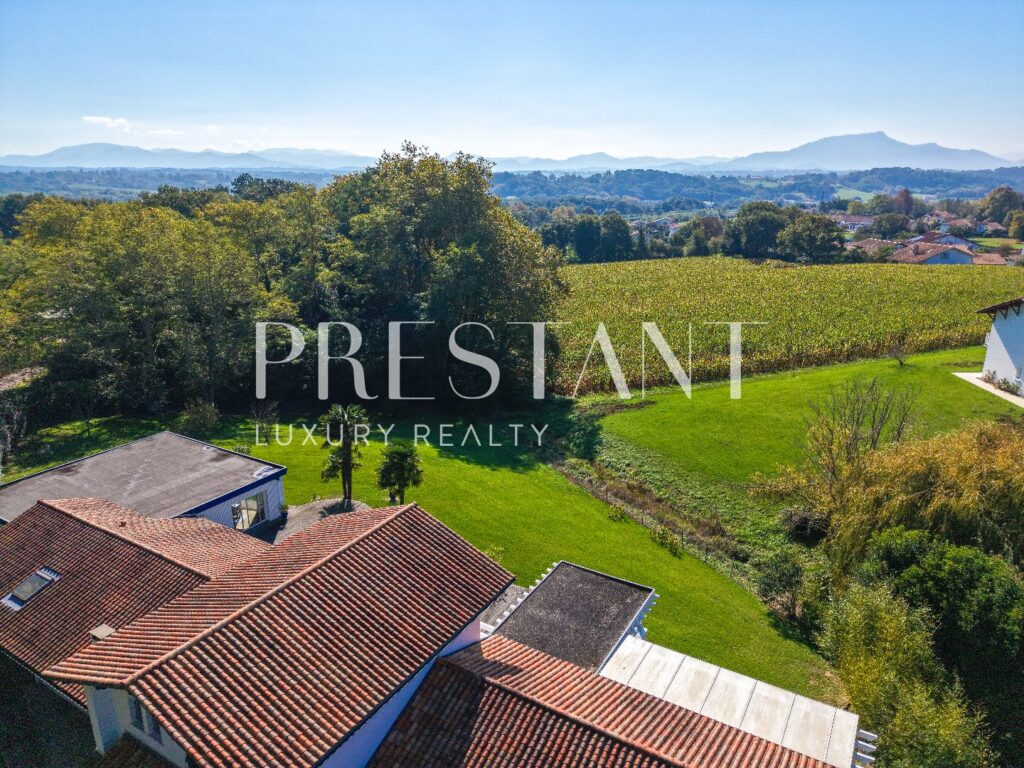 Maison – 9 pièces – 6 chambres – 290 m²