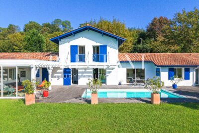 Maison – 9 pièces – 6 chambres – 290 m²