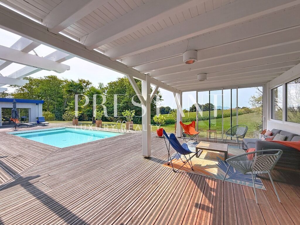 Maison – 9 pièces – 6 chambres – 290 m²