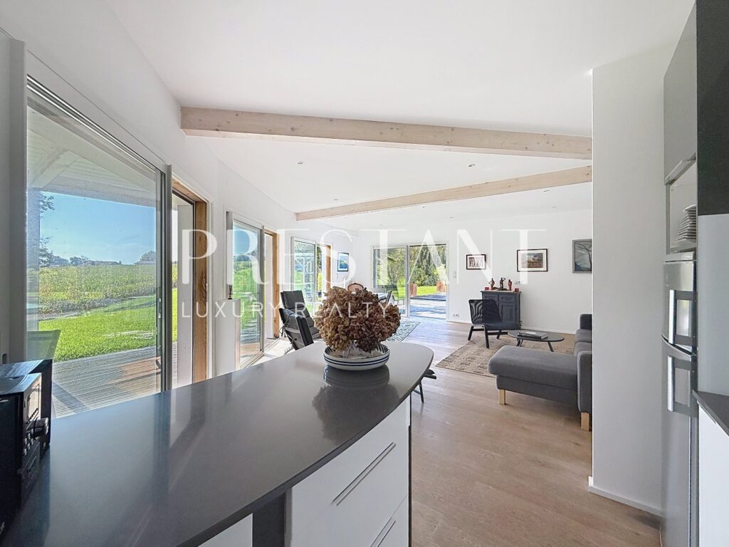 Maison – 9 pièces – 6 chambres – 290 m²