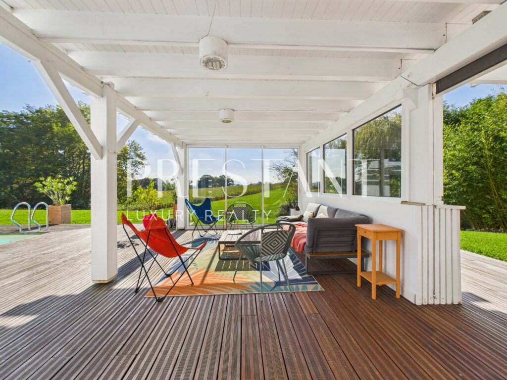 Maison – 9 pièces – 6 chambres – 290 m²