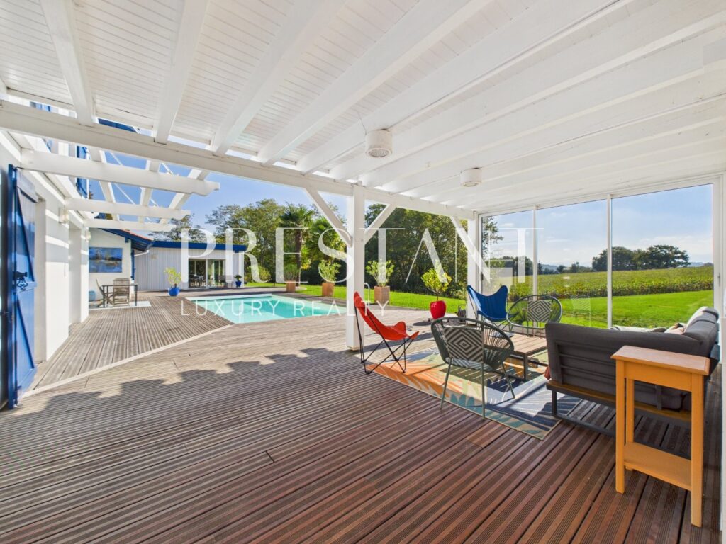 Maison – 9 pièces – 6 chambres – 290 m²