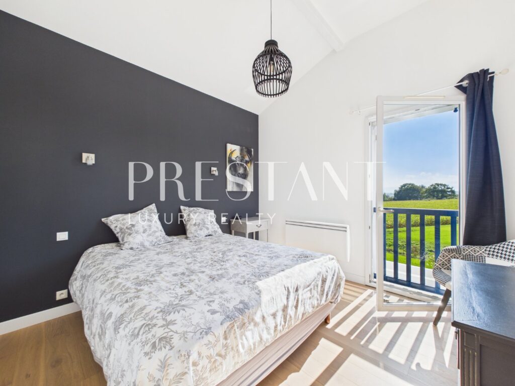 Maison – 9 pièces – 6 chambres – 290 m²