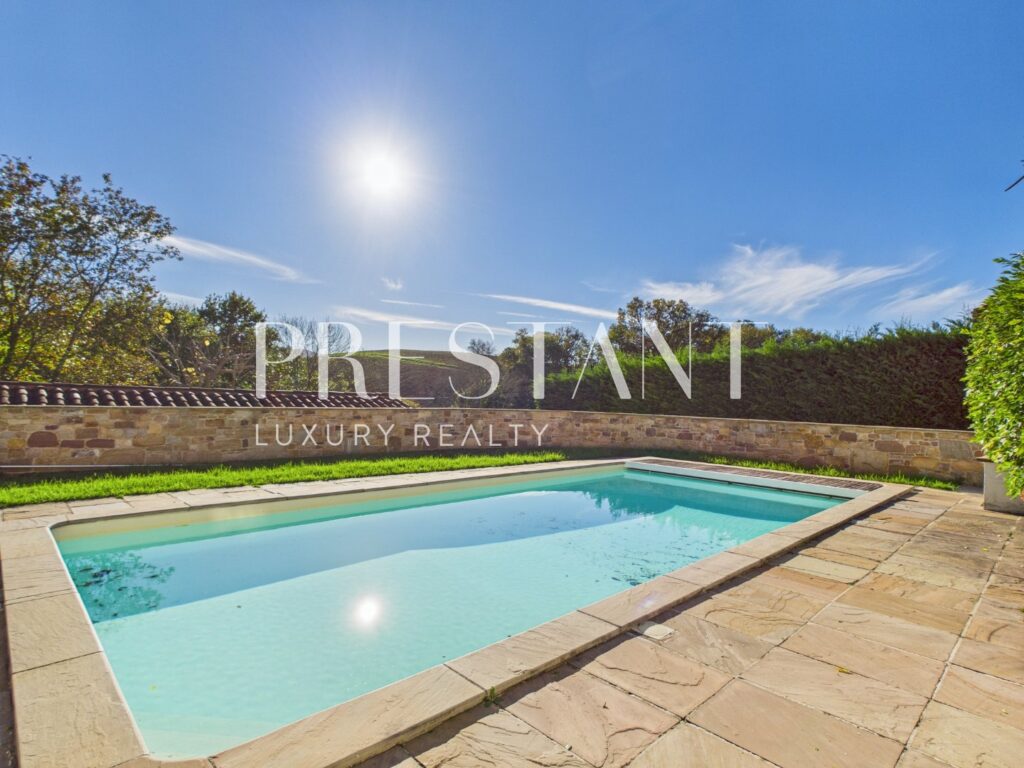 Maison – 6 pièces – 5 chambres – 260 m²