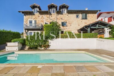 Maison – 6 pièces – 5 chambres – 260 m²