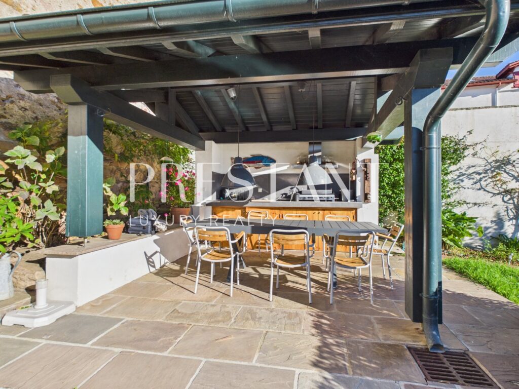 Maison – 6 pièces – 5 chambres – 260 m²