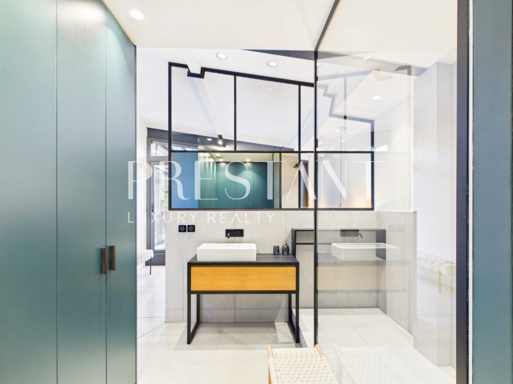 Maison – 5 pièces – 3 chambres – 226 m²