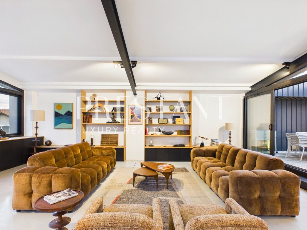 Maison – 5 pièces – 3 chambres – 226 m²