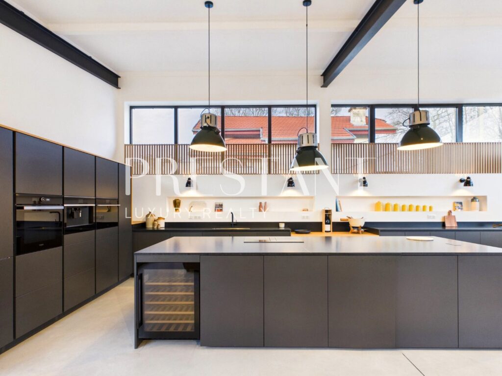 Maison – 5 pièces – 3 chambres – 226 m²