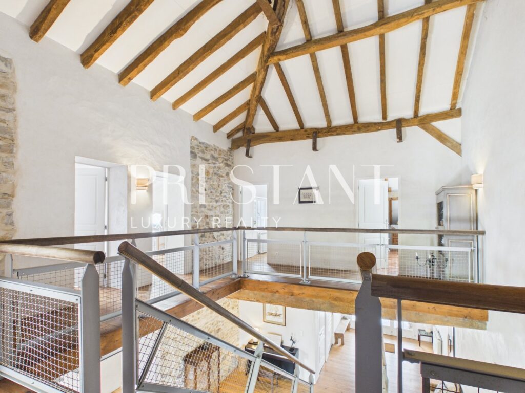 Maison – 11 pièces – 7 chambres – 488 m²