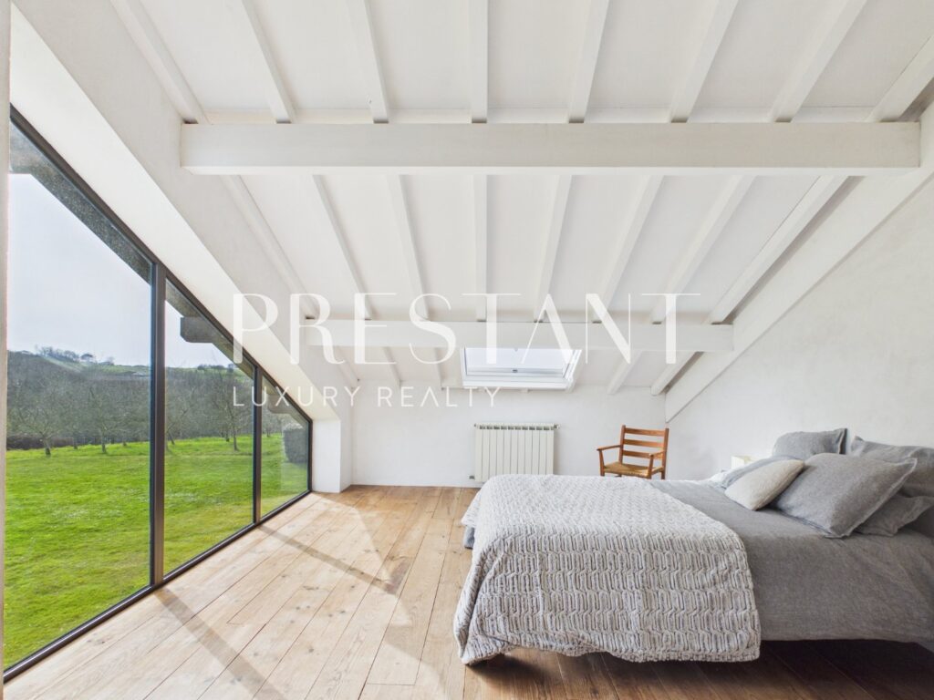 Maison – 11 pièces – 7 chambres – 488 m²