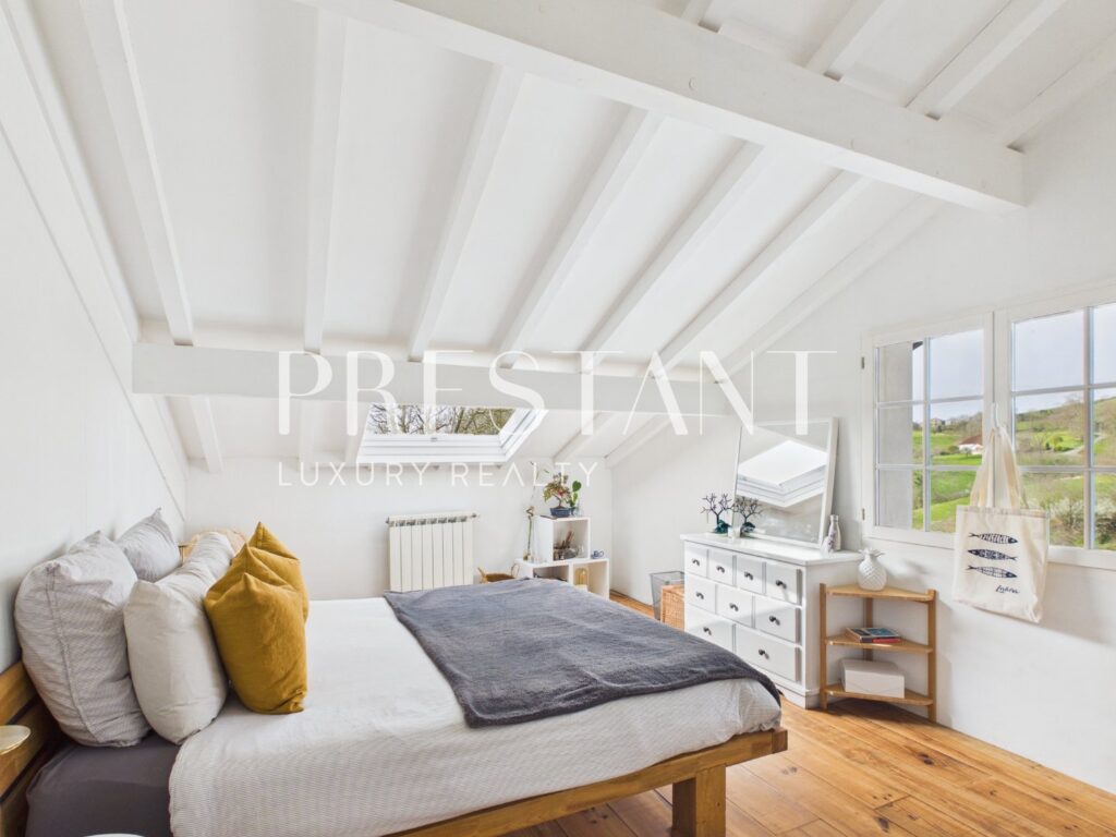 Maison – 11 pièces – 7 chambres – 488 m²