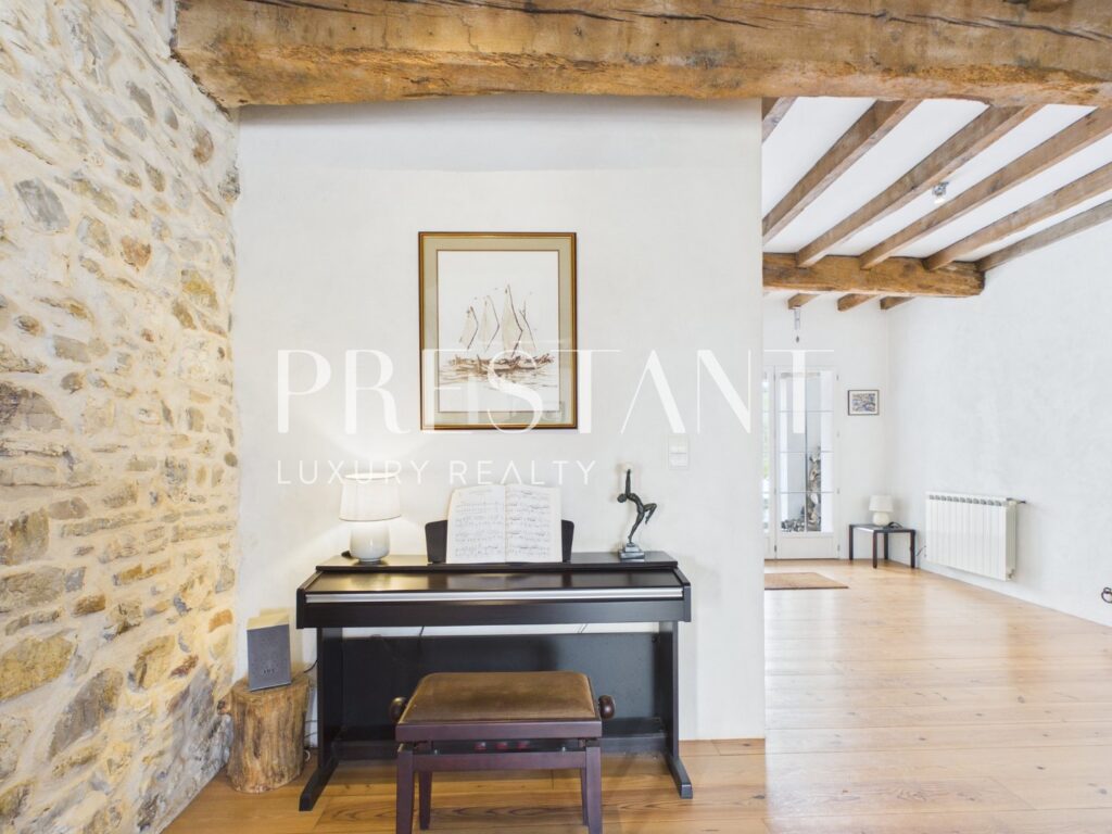 Maison – 11 pièces – 7 chambres – 488 m²