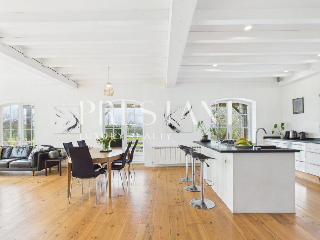 Maison – 11 pièces – 7 chambres – 488 m²