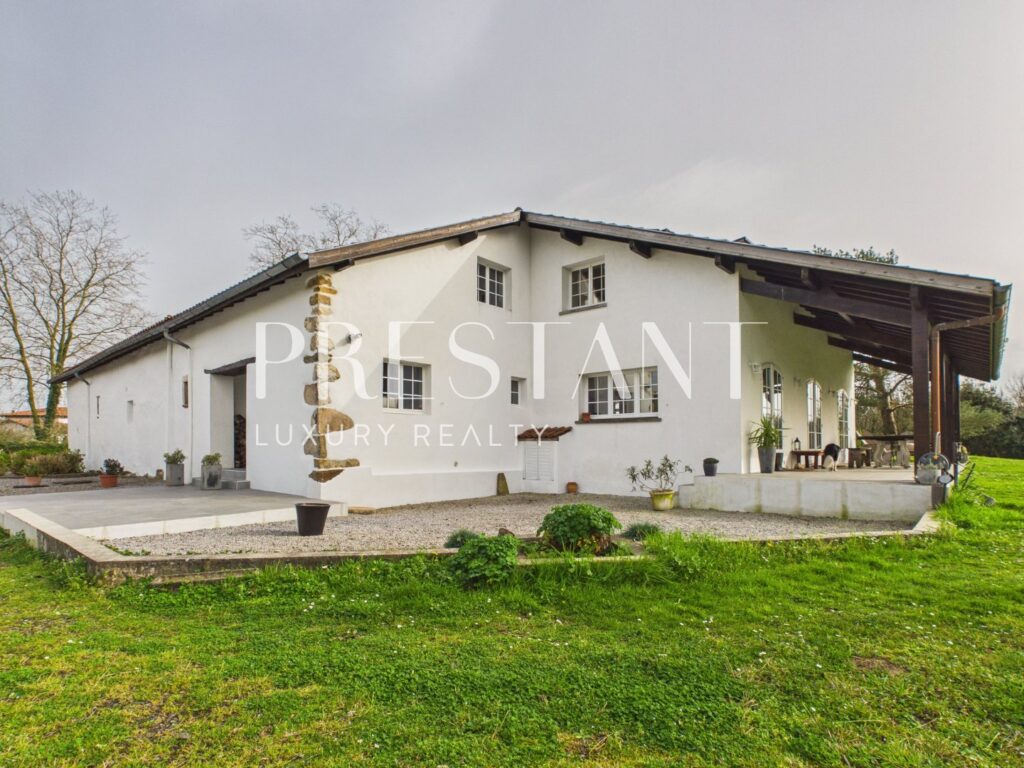 Maison – 11 pièces – 7 chambres – 488 m²