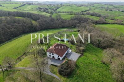 Maison – 11 pièces – 7 chambres – 488 m²